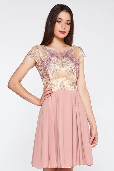 Rochie rosa de ocazie in clos din dantela