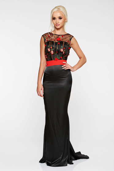 Rochie PrettyGirl neagra de ocazie lunga tip sirena cu insertii de broderie din material satinat accesorizata cu cordon