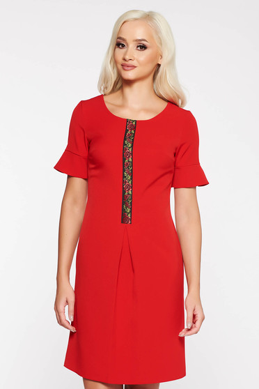 Rochie rosie eleganta cu croi in a din material elastic si fin broderie in fata