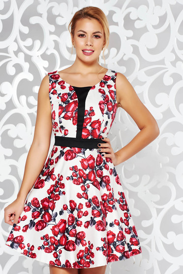 Rochie alba casual in clos material subtire cu imprimeuri florale