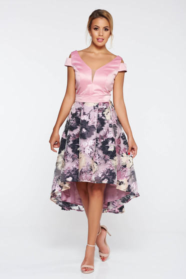 Rochie rosa de ocazie asimetrica din material satinat captusita pe interior cu umeri decupati