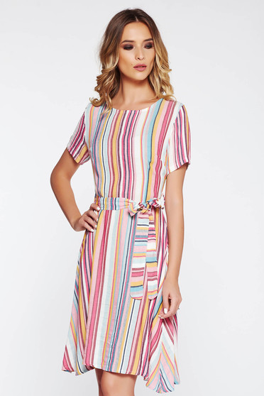 Rochie SunShine rosa casual in clos din material vaporos accesorizata cu cordon