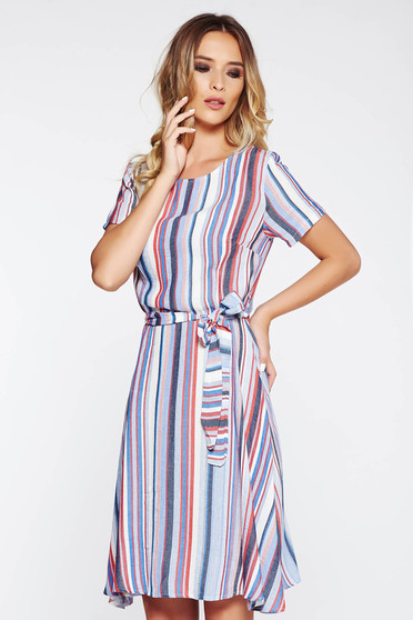Rochie SunShine albastra casual in clos din material vaporos accesorizata cu cordon