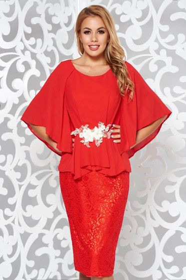 Rochie rosie de ocazie din dantela si voal captusita pe interior cu insertii de broderie