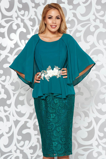 Rochie verde de ocazie din dantela si voal captusita pe interior cu insertii de broderie