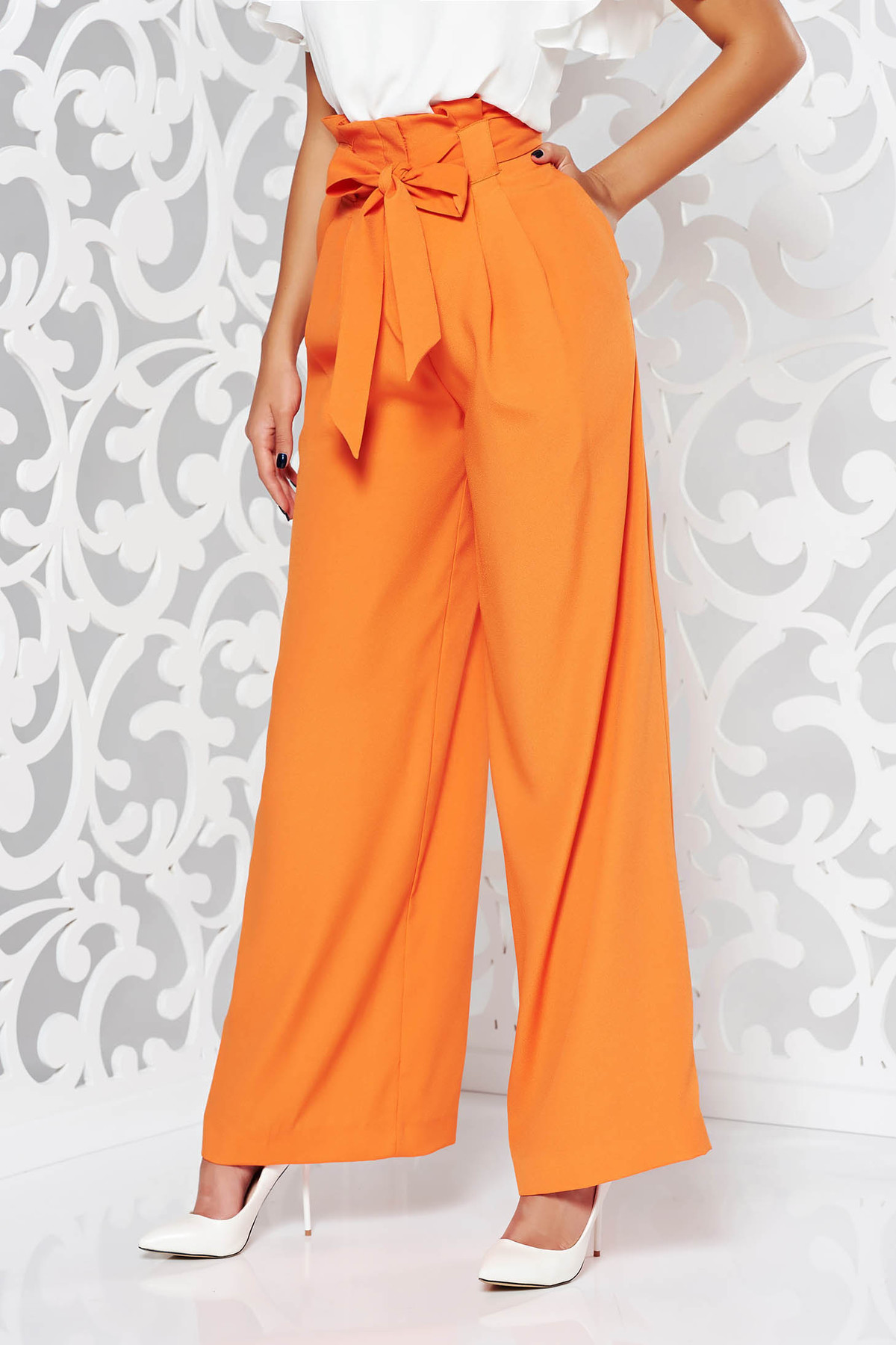 Pantaloni portocalii eleganti evazati cu talie inalta din stofa usor elastica accesorizati cu cordon
