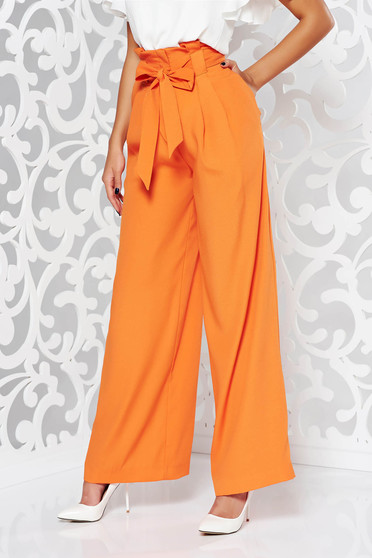 Pantaloni portocalii eleganti evazati cu talie inalta din stofa usor elastica accesorizati cu cordon