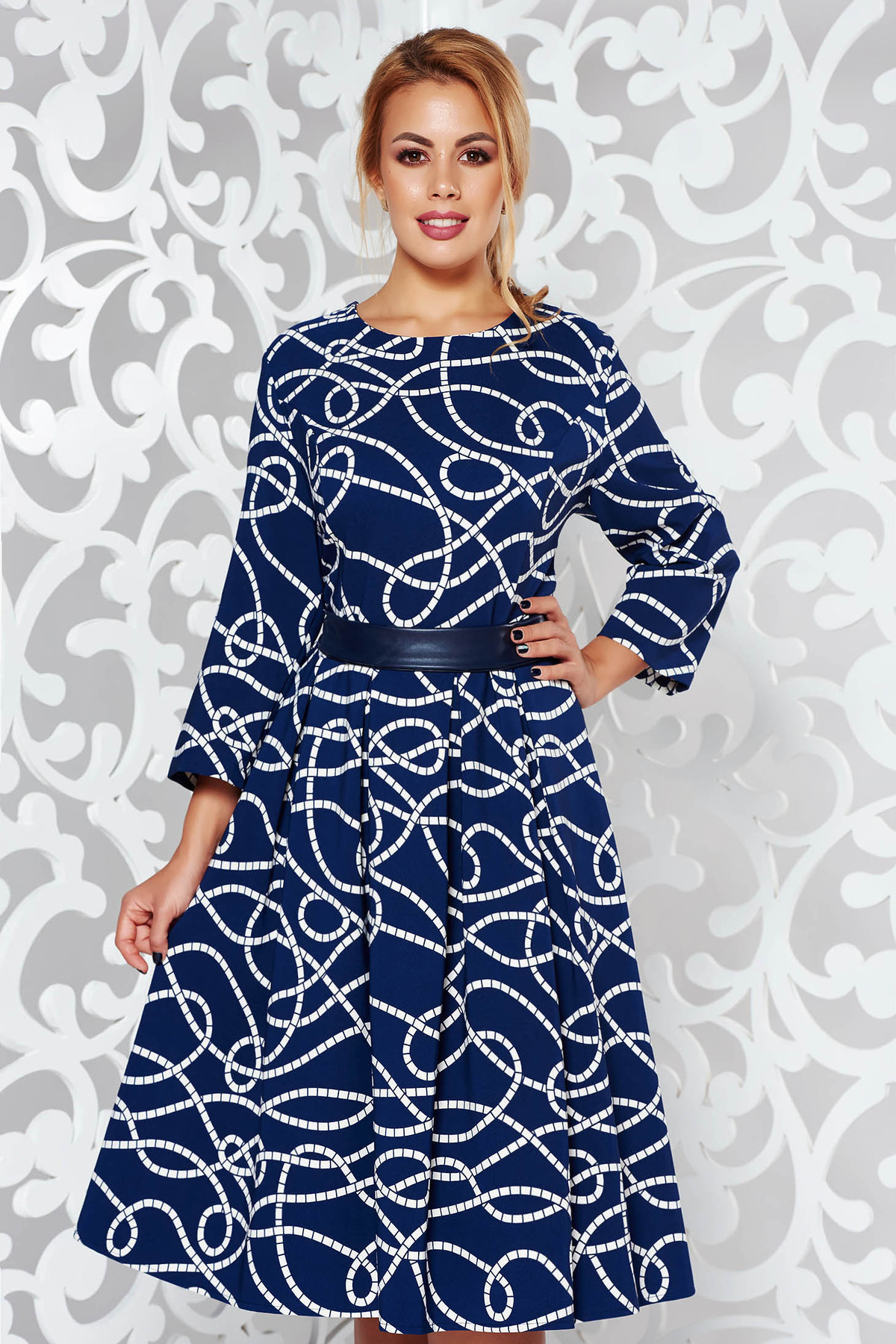 Rochie albastra eleganta midi in clos bumbac usor elastic cu imprimeuri grafice accesorizata cu cordon