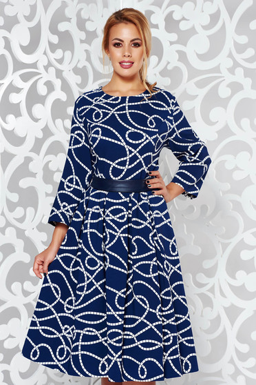 Rochie albastra eleganta midi in clos bumbac usor elastic cu imprimeuri grafice accesorizata cu cordon