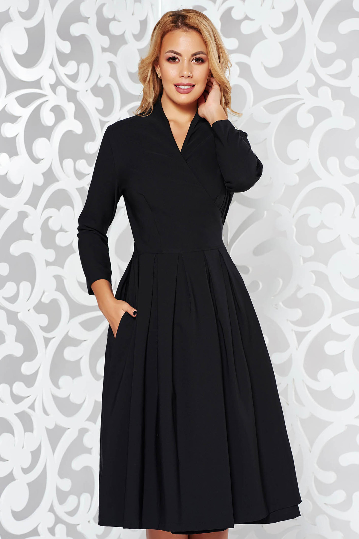 Rochie neagra eleganta in clos din bumbac neelastic cu decolteu in v