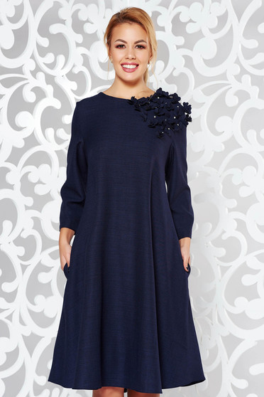 Rochie albastra-inchis eleganta cu croi larg din bumbac neelastic cu aplicatii florale cu perle