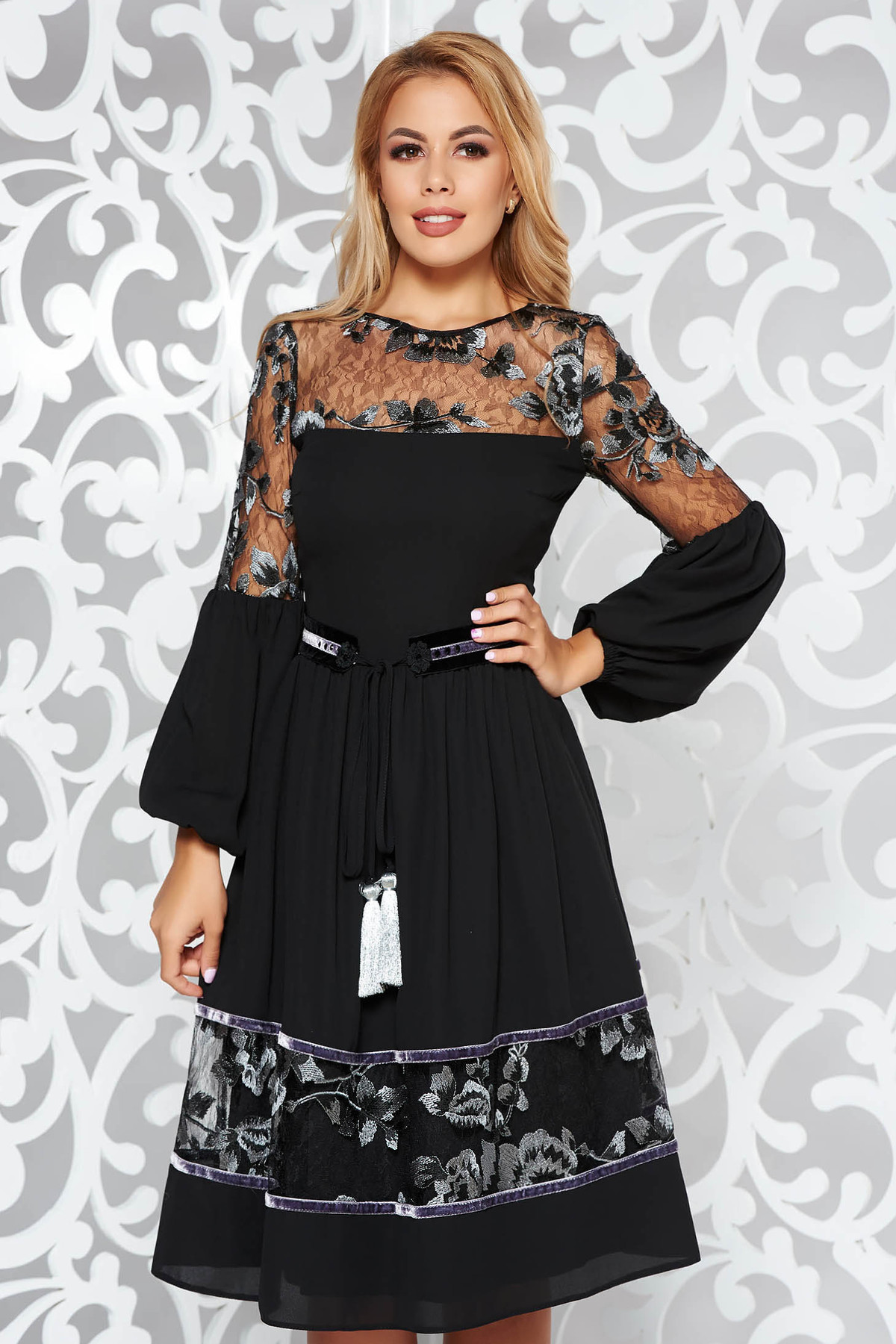 Rochie LaDonna neagra de ocazie in clos din voal si dantela brodata captusita pe interior
