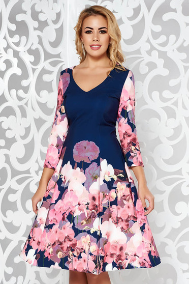 Rochie StarShinerS albastra-inchis eleganta midi in clos din material fin la atingere cu decolteu in v