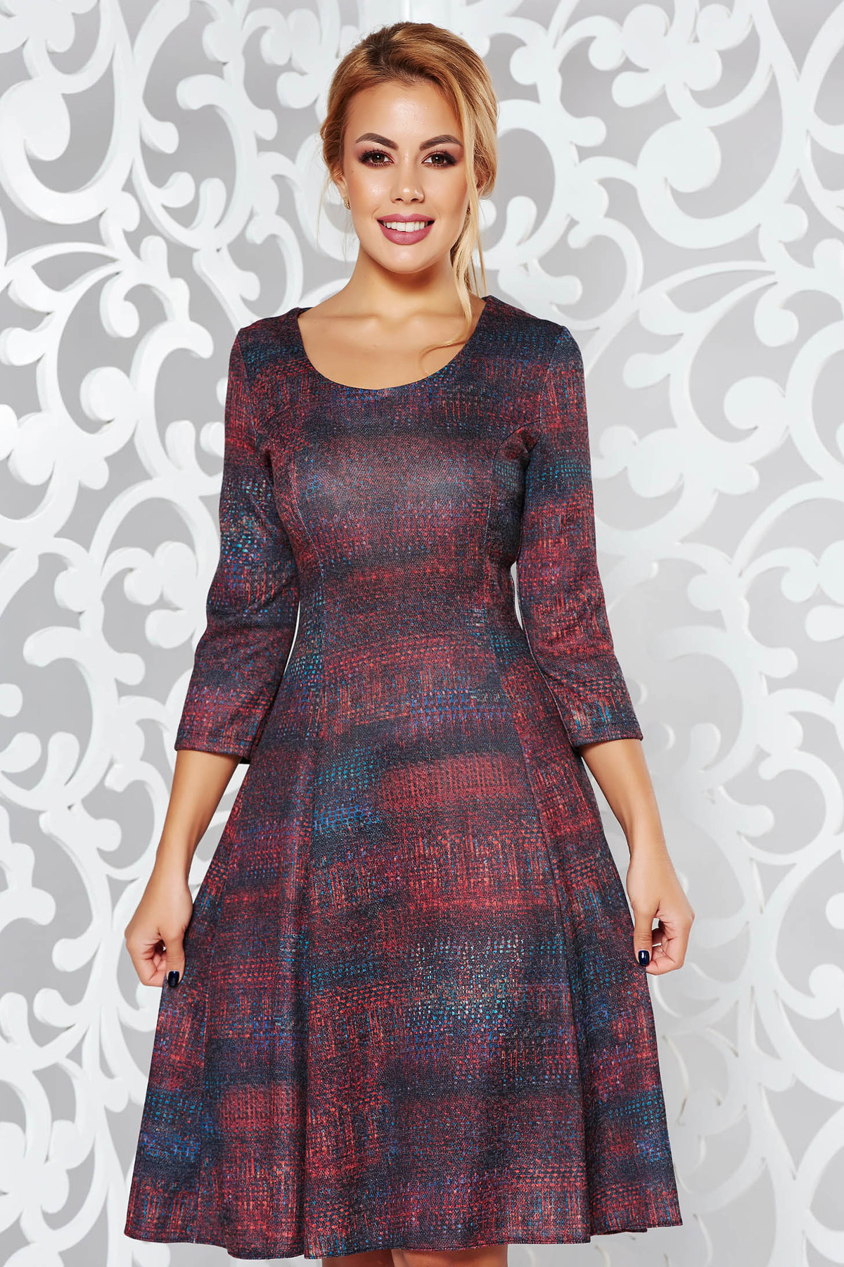 Rochie maro de zi midi in clos din material moale cu maneca 3/4