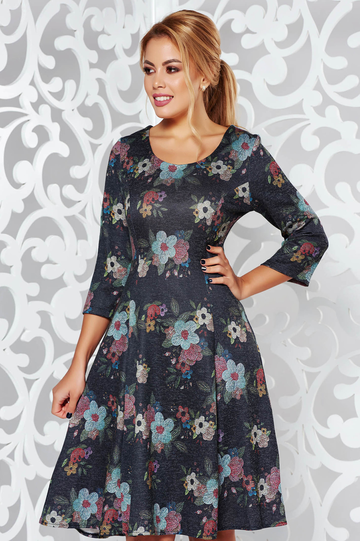 Rochie gri-inchis de zi midi in clos din material moale cu maneca 3/4