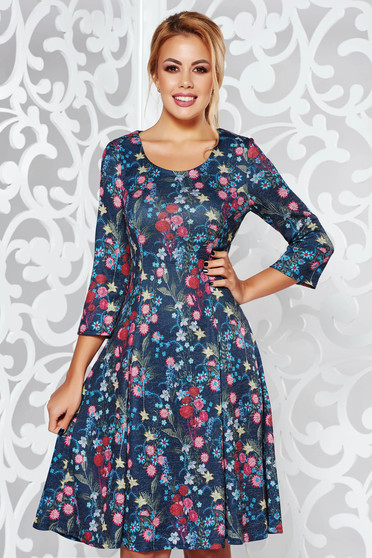 Rochie albastra de zi midi in clos din material moale tricotata cu maneci trei-sferturi