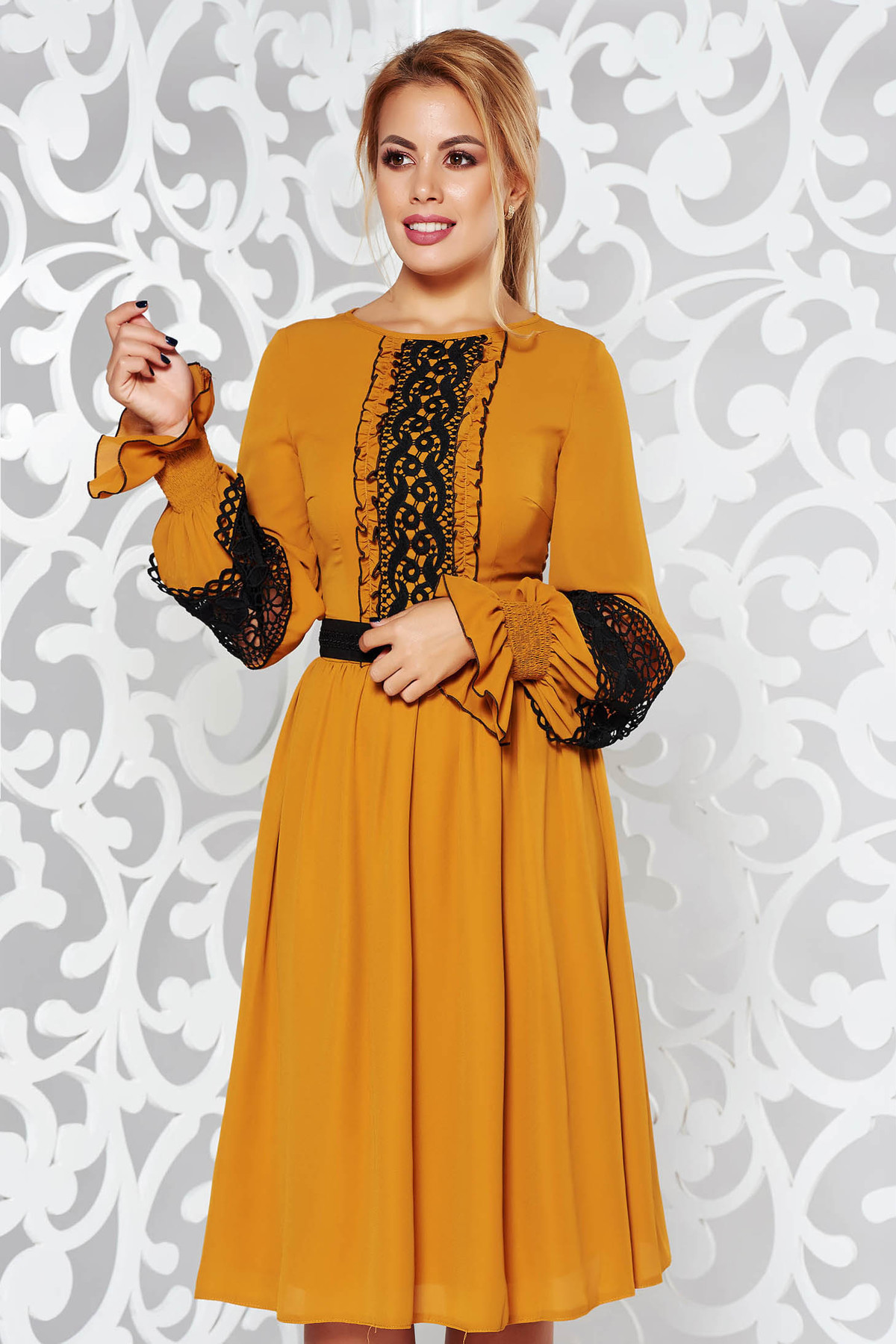 Rochie LaDonna mustarie eleganta in clos din voal cu aplicatii de dantela accesorizata cu cordon
