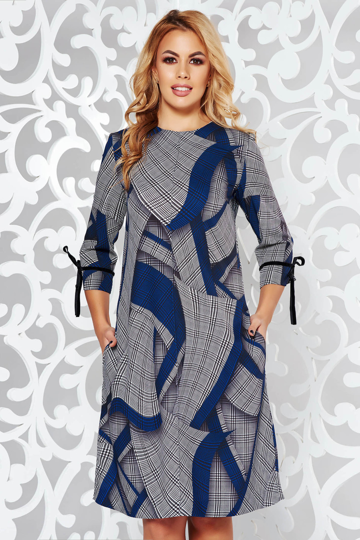 Rochie albastra office cu croi in A din material neelastic in carouri cu buzunare