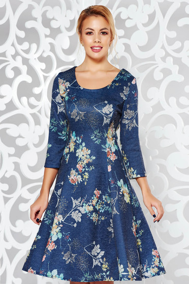 Rochie albastra-inchis de zi midi in clos material tricotat din material usor elastic cu imprimeuri florale