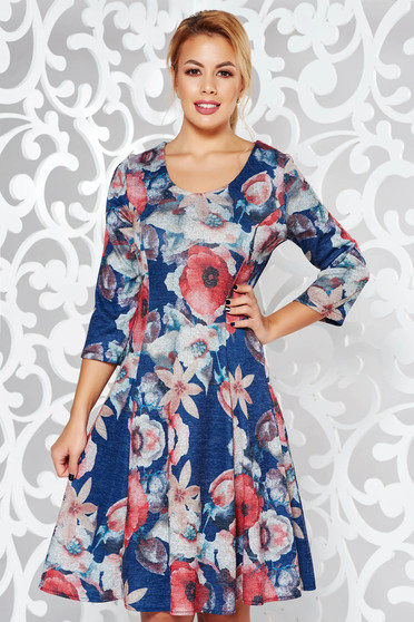 Rochie rosa de zi midi in clos material tricotat din material usor elastic cu imprimeuri florale