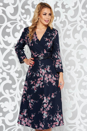 Rochie albastra-inchis eleganta in clos din stofa usor elastica cu accesoriu tip curea