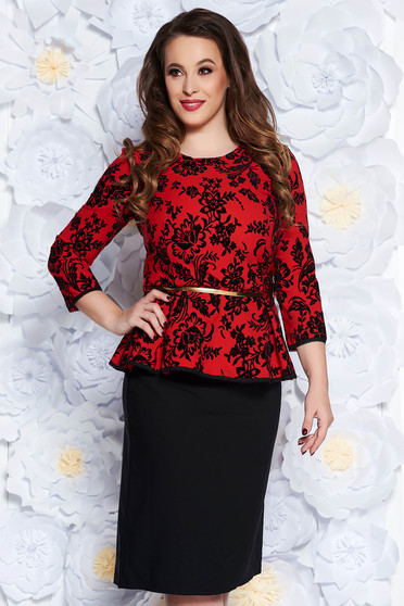Compleu rosu de ocazie din bumbac usor elastic cu fusta conica si bluza cu accesoriu tip curea