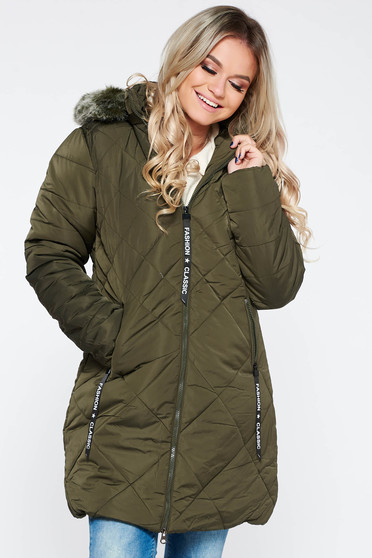Geaca khaki casual cu un croi drept din fas imblanita cu buzunare si gluga imblanita
