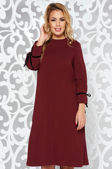 Rochie maro office cu croi larg din stofa usor elastica cu buzunare