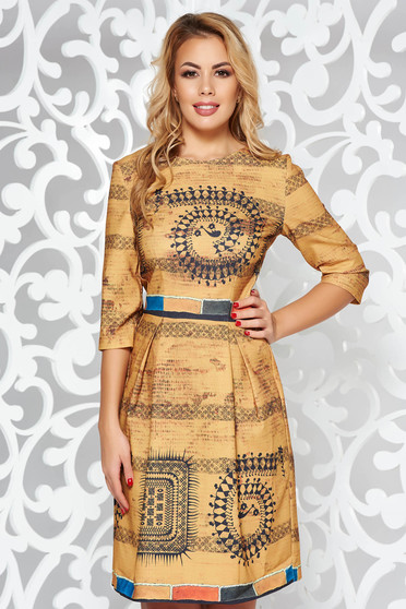 Rochie mustarie de zi in clos cu maneci trei-sferturi din material usor elastic