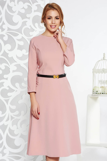 Rochie rosa office in clos din bumbac usor elastic cu buzunare cu accesoriu tip curea