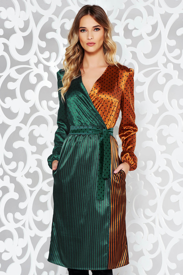 Rochie StarShinerS verde-inchis eleganta midi petrecuta din material satinat accesorizata cu cordon
