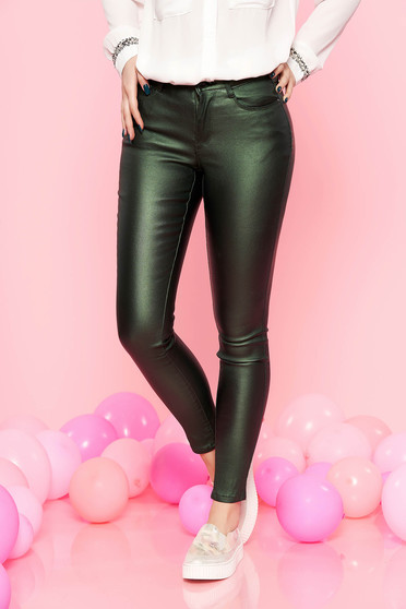 Pantaloni Top Secret verzi casual cu un croi mulat din material lucios cu talie medie