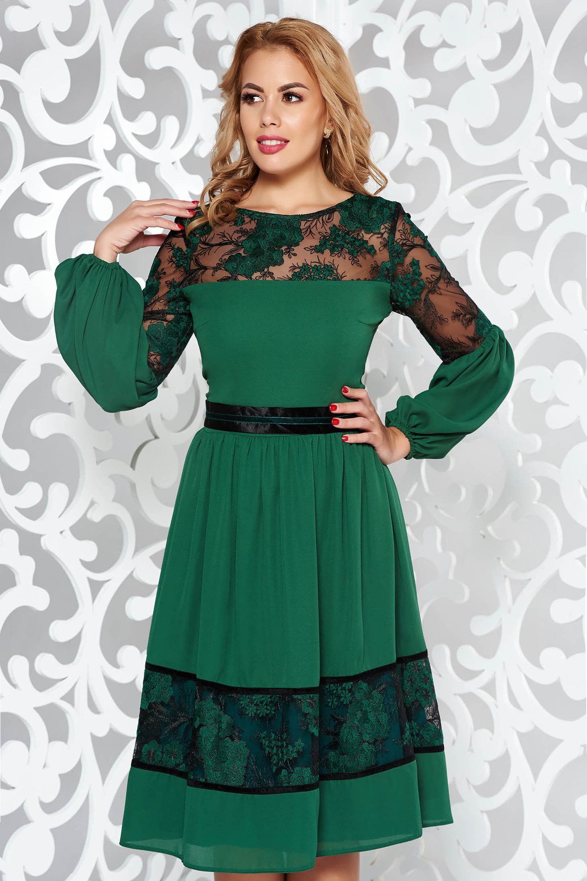 Rochie LaDonna verde de ocazie in clos din voal si dantela brodata captusita pe interior