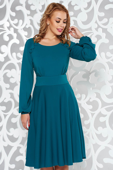 Rochie LaDonna verde eleganta in clos din stofa subtire usor elastica accesorizata cu nasturi