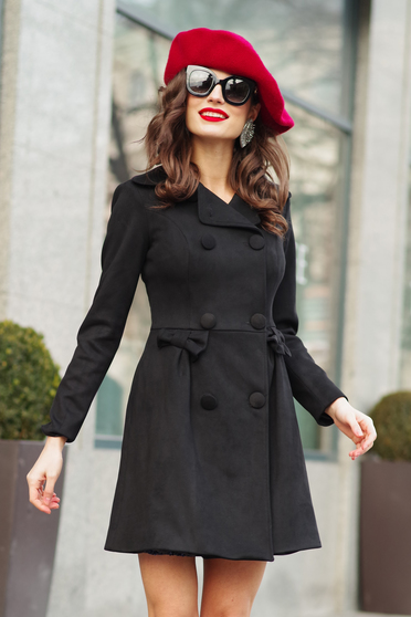 Trench Artista negru in clos din material catifelat captusit pe interior cu buzunare accesorizat cu fundite