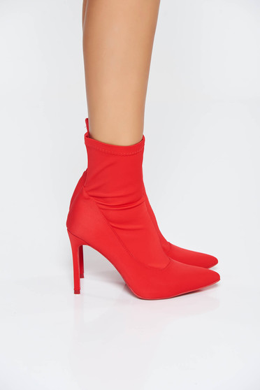 Botine rosie casual cu toc inalt din material satinat cu varful usor ascutit