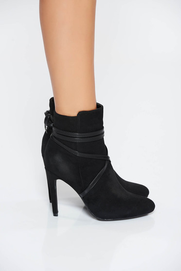 Botine neagra casual din material catifelat accesorizata cu snur
