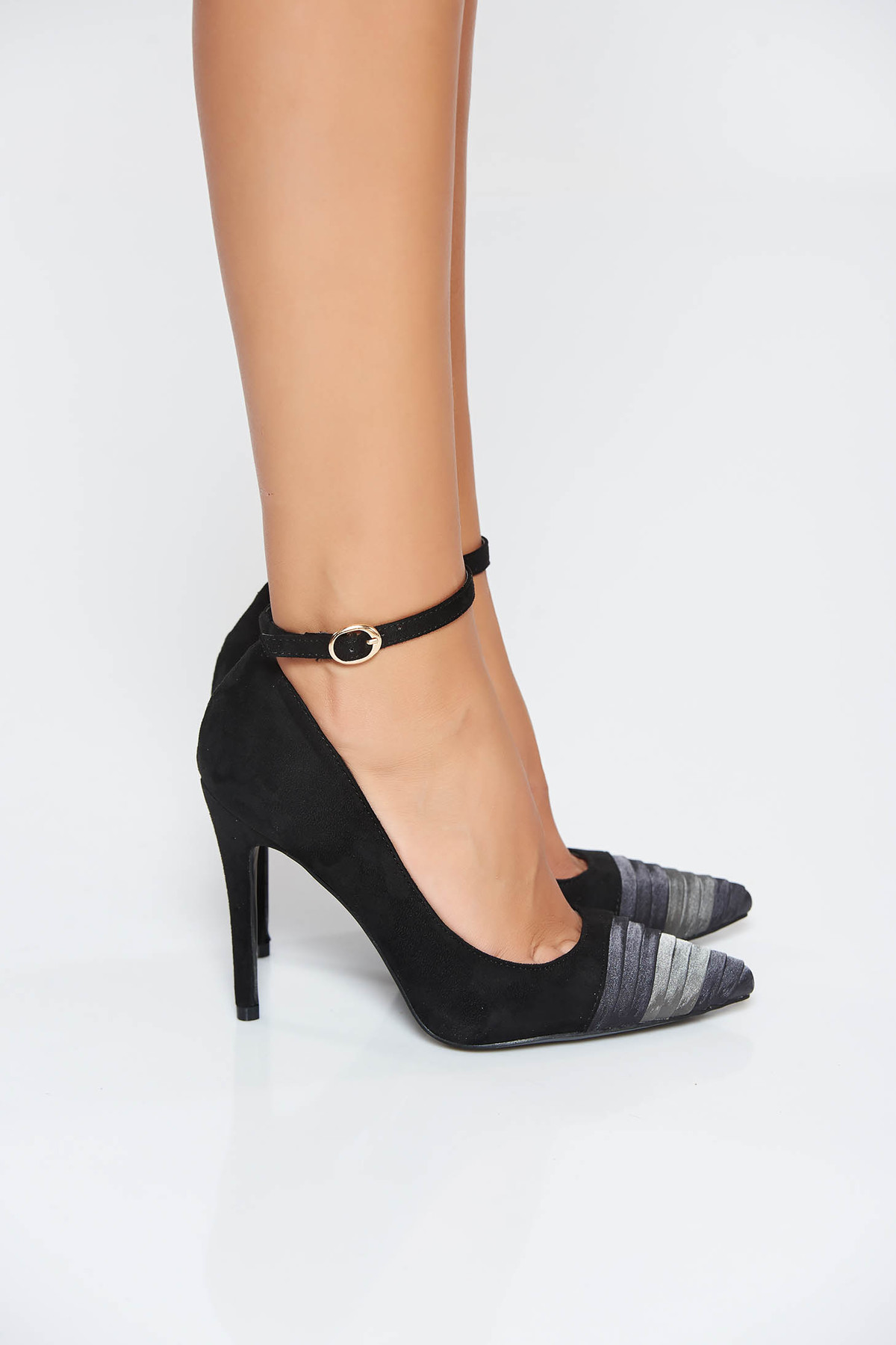 Pantofi negru elegant cu toc inalt cu varful usor ascutit