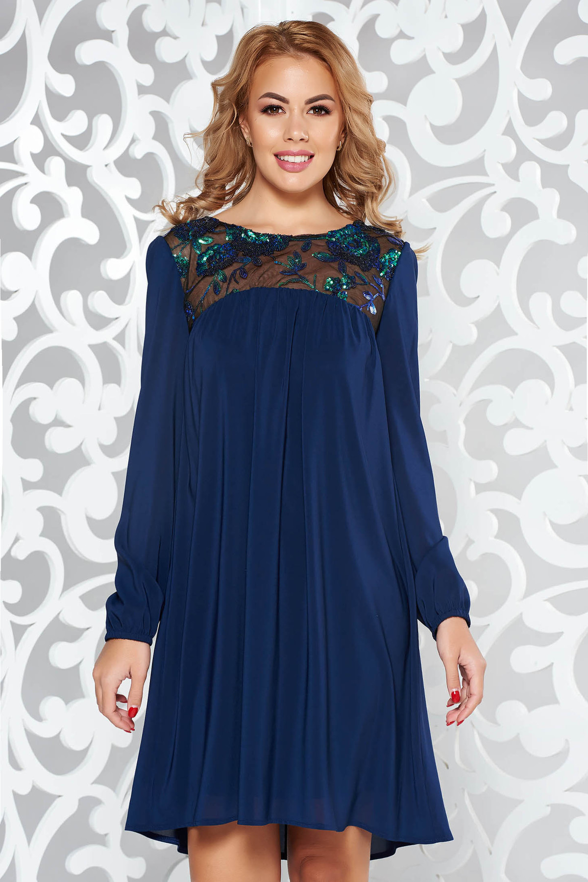 Rochie StarShinerS albastra de ocazie cu croi larg din voal captusita pe interior cu broderie din paiete
