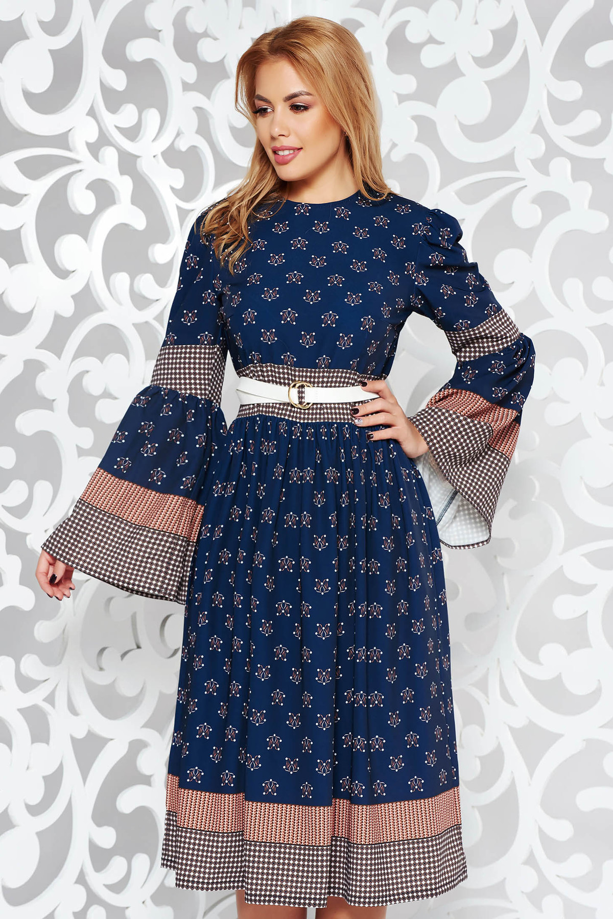 Rochie albastra-inchis de zi in clos din material neelastic cu maneci clopot