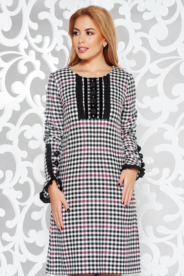Rochie LaDonna neagra office cu un croi drept din stofa neelastica in carouri cu aplicatii cusute manual