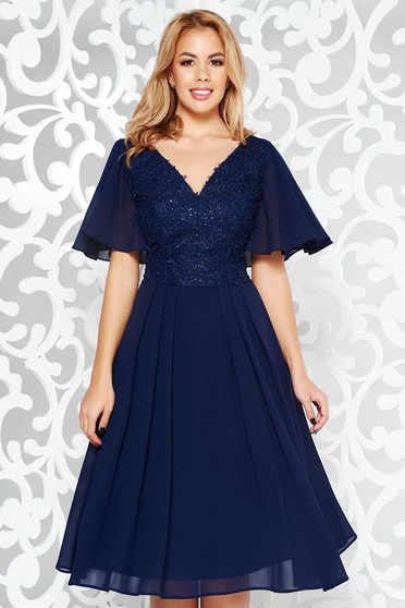 Rochie albastra-inchis de ocazie in clos din voal captusita pe interior cu aplicatii cu dantela si paiete cu efect 3D