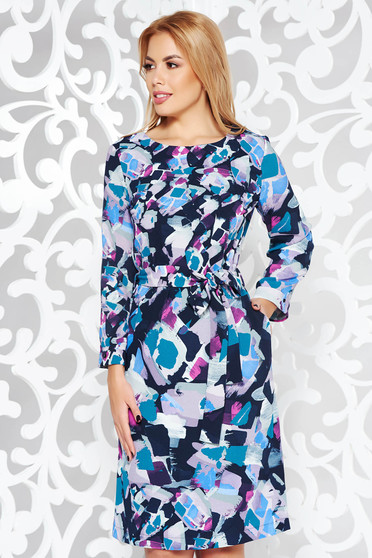 Rochie albastra de zi cu croi larg din material vaporos accesorizata cu cordon