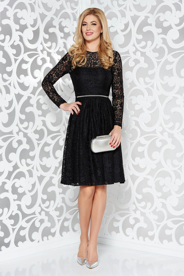 Rochie StarShinerS neagra de ocazie in clos din dantela captusita pe interior accesorizata cu cordon