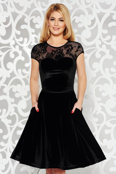 Rochie StarShinerS neagra de ocazie in clos din catifea captusita pe interior cu buzunare