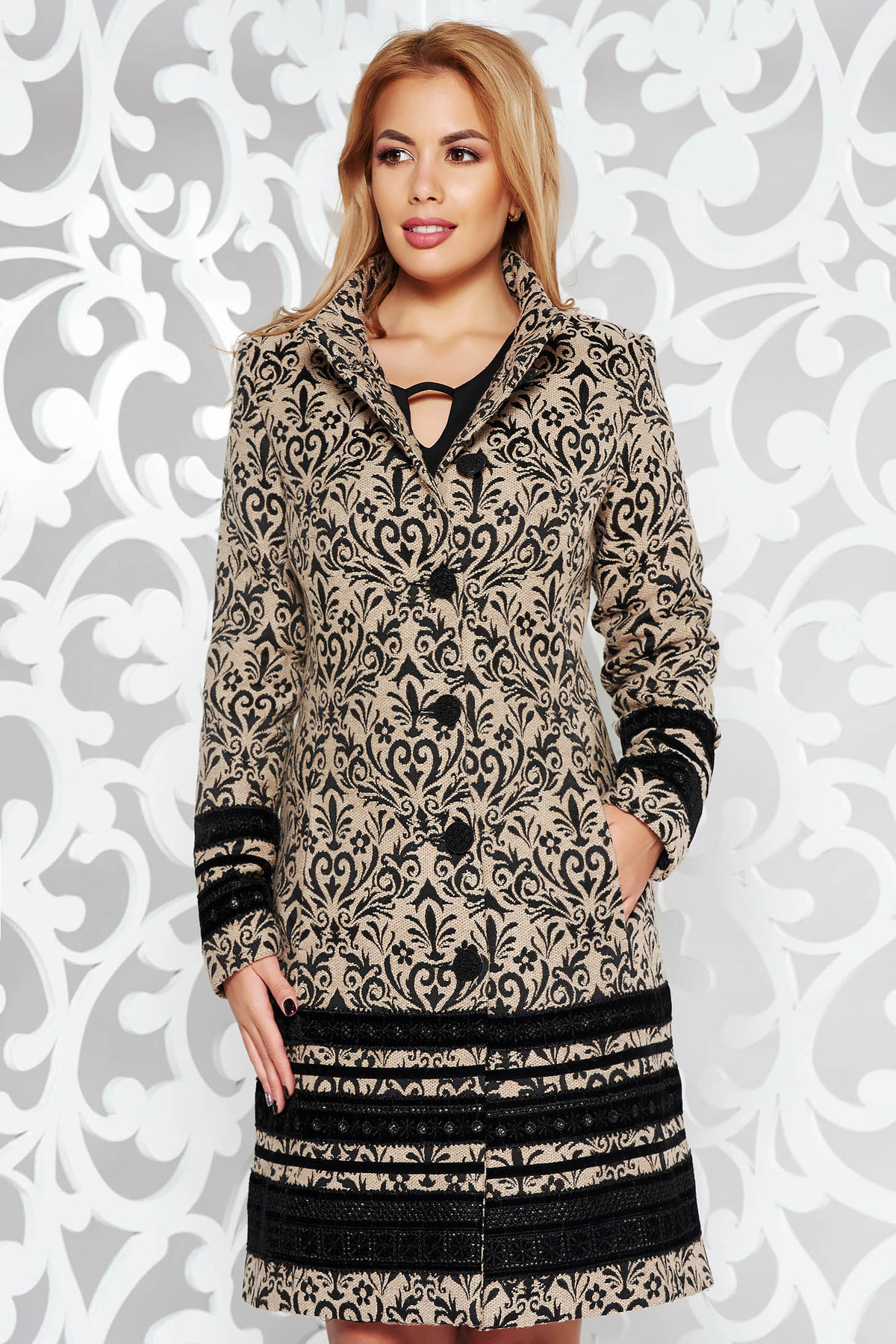 Palton LaDonna negru elegant cu un croi cambrat din lana captusit pe interior cu buzunare