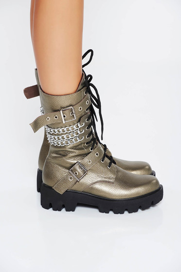 Ghete maro casual din piele naturala cu aspect metalic accesorizat cu catarame accesorizat cu lant metalic