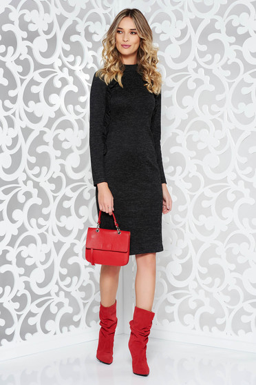 Rochie StarShinerS neagra de zi cu un croi mulat din material tricotat cu volanase