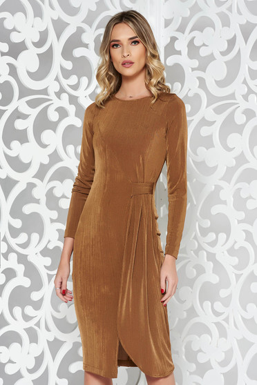 Rochie StarShinerS maro de ocazie cu un croi mulat din material elastic cu maneca lunga