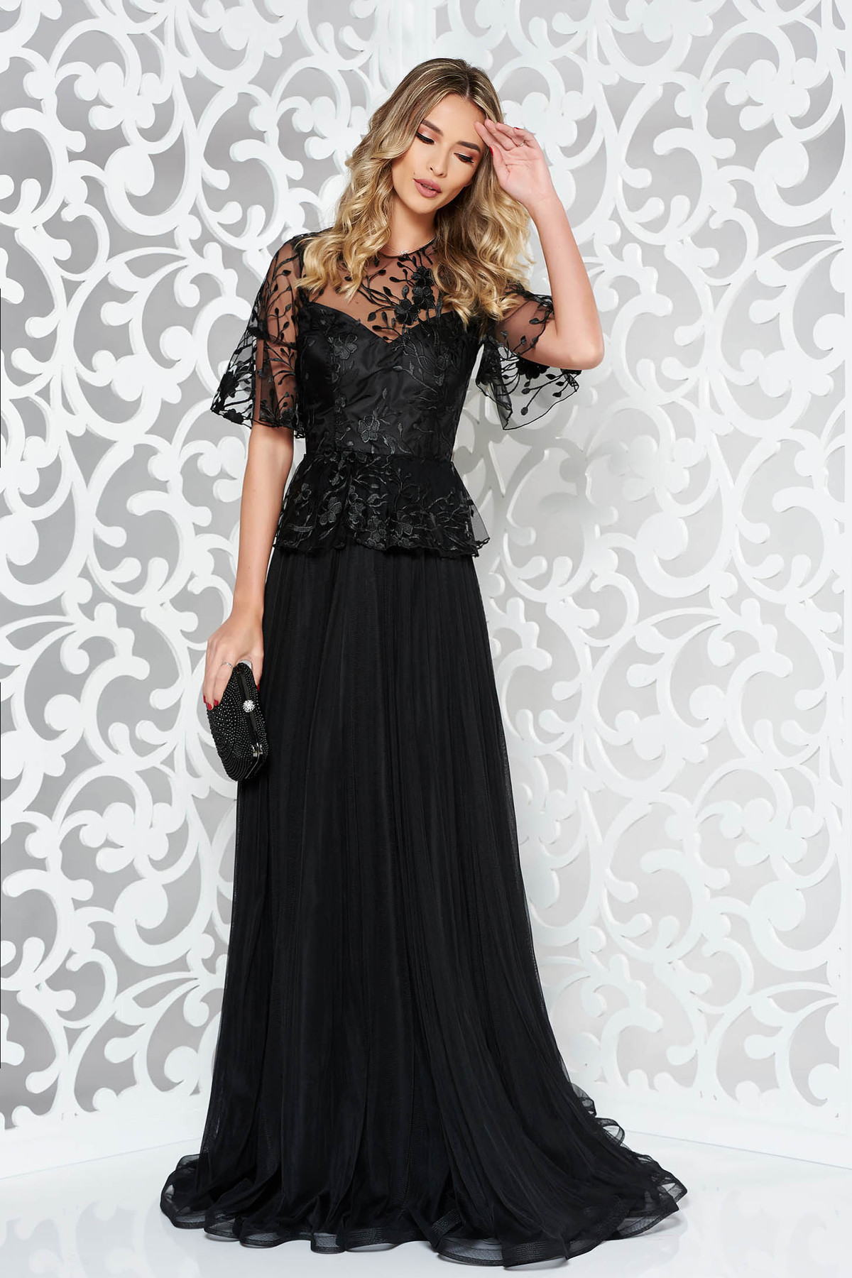 Rochie Ana Radu neagra de lux lunga in clos din tul si dantela brodata cu peplum